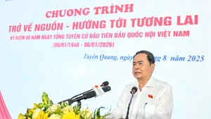 El presidente de la Asamblea Nacional Tran Thanh Man habla en el programa. (Foto: Nhan Dan)