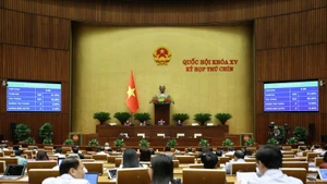 Parlamento de Vietnam debate proyecto de Ley de Estado de Emergencia