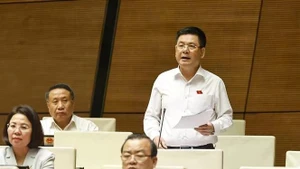 El ministro de Industria y Comercio, Nguyen Hong Dien, habla en el evento. (Foto: VNA)