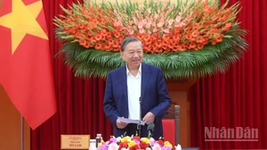 El secretario general del PCV, To Lam, habla en la cita. (Foto: Nhan Dan)