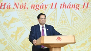 El primer ministro de Vietnam, Pham Minh Chinh, preside la reunión semanal para impulsar la lucha contra la pesca INDNR. (Foto: Nhan Dan)