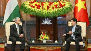 El presidente de Vietnam, Luong Cuong, y el titular del Parlamento de Hungría, Laszlo Kover. (Foto: Nhan Dan)