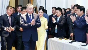 El secretario general del Partido Comunista de Vietnam (PCV), To Lam, asiste a la Conferencia Económica de Alto Nivel Vietnam–Reino Unido.