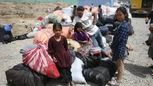 Refugiados afganos recién llegados se asientan en un campamento temporal en Kabul, Afganistán, el 29 de junio de 2025. (Foto: Xinhua)