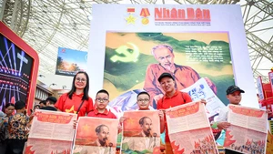 Diario Nhan Dan recibe premio al “Espacio Expositivo Destacado” en la Exposición de Logros Nacionales