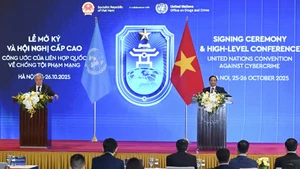 Premier vietnamita y secretario general de ONU comparecen en rueda de prensa tras la firma de Convención de Hanói