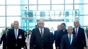 El presidente de la Cámara de Representantes de Jordania, Mazen Turki El Qadi, llega a Hanói para iniciar una visita oficial a Vietnam. (Foto: VNA)