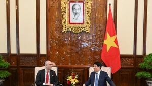 El presidente vietnamita, Luong Cuong, recibe a Shawn Perry Steil, embajador de Canadá en el país. (Foto: Nhan Dan)