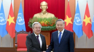 El secretario general del Partido Comunista de Vietnam (PCV), To Lam, recibe al secretario general de las Naciones Unidas (ONU), António Guterres. (Foto: Nhan Dan)