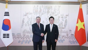 El secretario general del Partido Comunista de Vietnam, To Lam, y el presidente de Corea del Sur, Lee Jae Myung. (Foto: VNA)