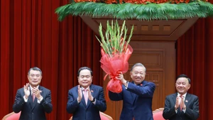 El Comité Central del PCV del XIV mandato reelige por unanimidad a To Lam como secretario general.