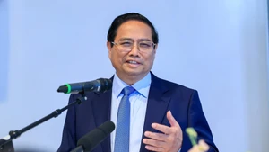 [Foto] Premier vietnamita pronuncia un discurso sobre políticas en Escuela de Economía de Estocolmo