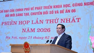 El primer ministro vietnamita, Pham Minh Chinh, preside la reunión del Comité Directivo para el desarrollo de la ciencia, la tecnología, la innovación, la transformación digital. Foto: Nhan Dan