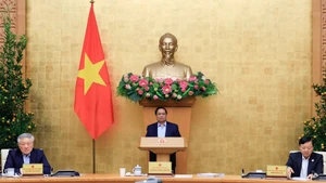 [Foto] Premier vietnamita preside reunión ordinaria del Gobierno correspondiente a febrero