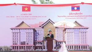 El miembro del Buró Político del Partido Comunista y ministro de Seguridad Pública de Vietnam, Luong Tam Quang, habla en la cita. (Foto: VNA)