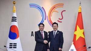 El presidente de Vietnam, Luong Cuong (izquierda), y su homólogo de Corea del Sur, Lee Jae Myung.