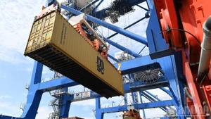 Exportaciones e importaciones de Vietnam podrían alcanzar los 900 mil millones de dólares en 2025