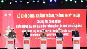 En el acto (Foto: baochinhphu.vn)