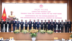 Miembros del Consejo Ejecutivo del Centro Financiero Internacional en Vietnam
