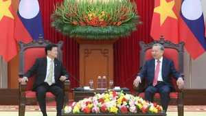 El secretario general del Partido Comunista de Vietnam, To Lam, recibe al secretario general del Partido Popular Revolucionario de Laos y presidente del país, Thongloun Sisoulith. (Foto: Nhan Dan)