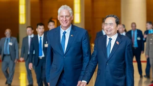 El presidente de la Asamblea Nacional de Vietnam, Tran Thanh Man, y el primer secretario del Comité Central del Partido Comunista de Cuba y presidente de la República, Miguel Díaz-Canel Bermúdez.