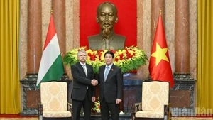 El presidente de Vietnam, Luong Cuong, recibe al titular del Parlamento de Hungría, Laszlo Kover. (Foto: Nhan Dan)