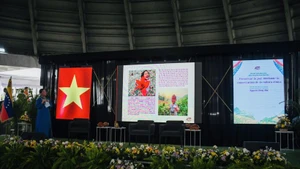 La artista Nguyen Bong Mai en el evento. (Foto: VNA)