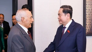 [Foto] Titular del Parlamento vietnamita recibe al presidente de la Asociación de Amistad Marruecos-Vietnam