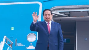 El primer ministro de Vietnam, Pham Minh Chinh, parte de Hanói rumbo a Vientián. (Foto: VNA)