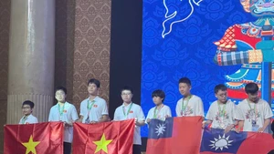 Los estudiantes vietnamitas obtienen destacados logros en la competencia World Mathematics Invitational (WMI) 2025.
