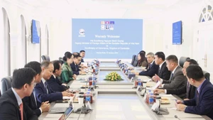 Reunión entre representantes del Ministerio de Relaciones Exteriores de Vietnam y el Ministerio de Comercio de Camboya (Foto: VNA)