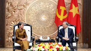 El secretario general del Partido Comunista de Vietnam (PCV), To Lam, y la vicepresidenta del Partido Popular de Camboya (CPP), Men Sam An. (Foto: Nhan Dan)