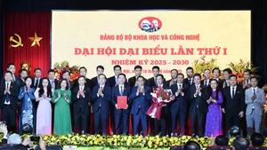 [Foto] Premier vietnamita asiste al Congreso del Comité partidista del Ministerio de Ciencia y Tecnología