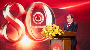 El presidente de la Asamblea Nacional de Vietnam, Tran Thanh Man, habla en el evento (Foto: quochoi.vn)