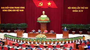 Vista de la sesión inaugural del segundo pleno del Comité Central del Partido Comunista de Vietnam del XIV mandato (Foto: Nhan Dan)