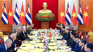 El secretario general del Partido Comunista de Vietnam, To Lam, sostiene una reunión con el primer secretario del Comité Central del Partido Comunista y presidente de la República, Miguel Díaz-Canel Bermúdez. (Foto: Nhan Dan)