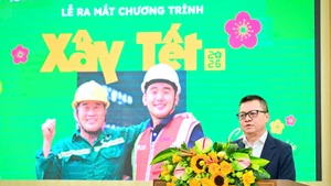 [Foto] Periódico Nhan Dan y Coteccons lanzan programa para brindar una cálida Tet a trabajadores