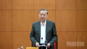 El secretario general del PCV, To Lam, habla en la reunión. (Foto: Nhan Dan)