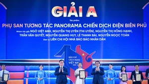 La obra Suplemento interactivo Panorama de la campaña de Dien Bien Phu del periódico Nhan Dan recibe el Premio A.