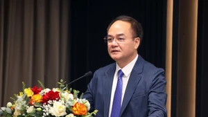 El viceministro del Interior, Vu Chien Thang, interviene en la conferencia nacional. (Foto: VNA)