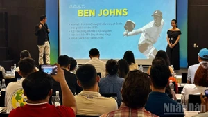 El legendario jugador de pickleball con más de 150 títulos “GOAT” Ben Johns está en Vietnam por primera vez para participar en el torneo. (Foto: Nhan Dan)