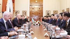 El secretario general del Partido Comunista de Vietnam, To Lam, se reúne con el presidente de Bulgaria, Rumen Radev. (Foto: Thong Nhat/VNA)