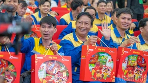 [Foto] Sonrisas radiantes en el programa 'Construir el Tet' celebrado en Da Nang