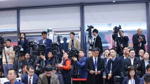 Reporteros internacionales felicitan al Partido por el éxito de su XIV Congreso Nacional. (Foto: VNA)