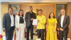 El embajador de Vietnam en Venezuela, Vu Trung My, recibe a dirigentes del Partido ENAMORATE para felicitar el éxito del XIV Congreso. Foto: Embajada de Vietnam en Venezuela