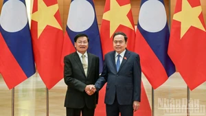 El presidente de la Asamblea Nacional de Vietnam, Tran Thanh Man, y el secretario general del PPRL y presidente de Laos, Thongloun Sisoulith. (Foto: Nhan Dan)