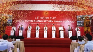 Ciudad Ho Chi Minh inicia construción y inaugura simultáneamente proyectos clave