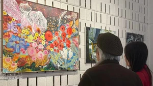 Visitantes en la exposición (Foto: VNA)