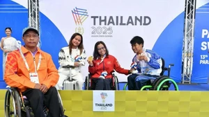 La delegación deportiva de Vietnam en los XIII Juegos Paralímpicos de la ASEAN cerró una jornada final dorada el 25 de enero, con una serie de actuaciones destacadas y la conquista de 13 medallas de oro en natación, atletismo y ajedrez. (Foto: VNA)