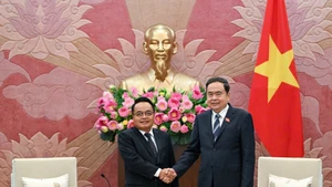 [Foto] Titular legislativo de Vietnam recibe al presidente de la Auditoría del Estado de Laos